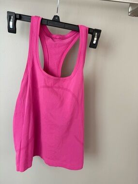 Lululemon Women’s Swiftly Tech Racerback Tank Top. Size 6. Pink